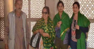 rajyapal daughter in saleem chisti dargah