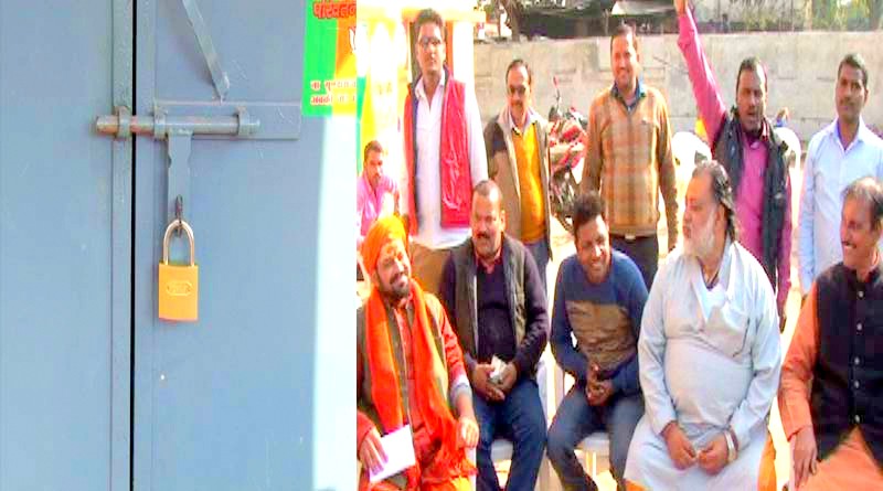 bjp worker ayodhya protesst against bjp candidate